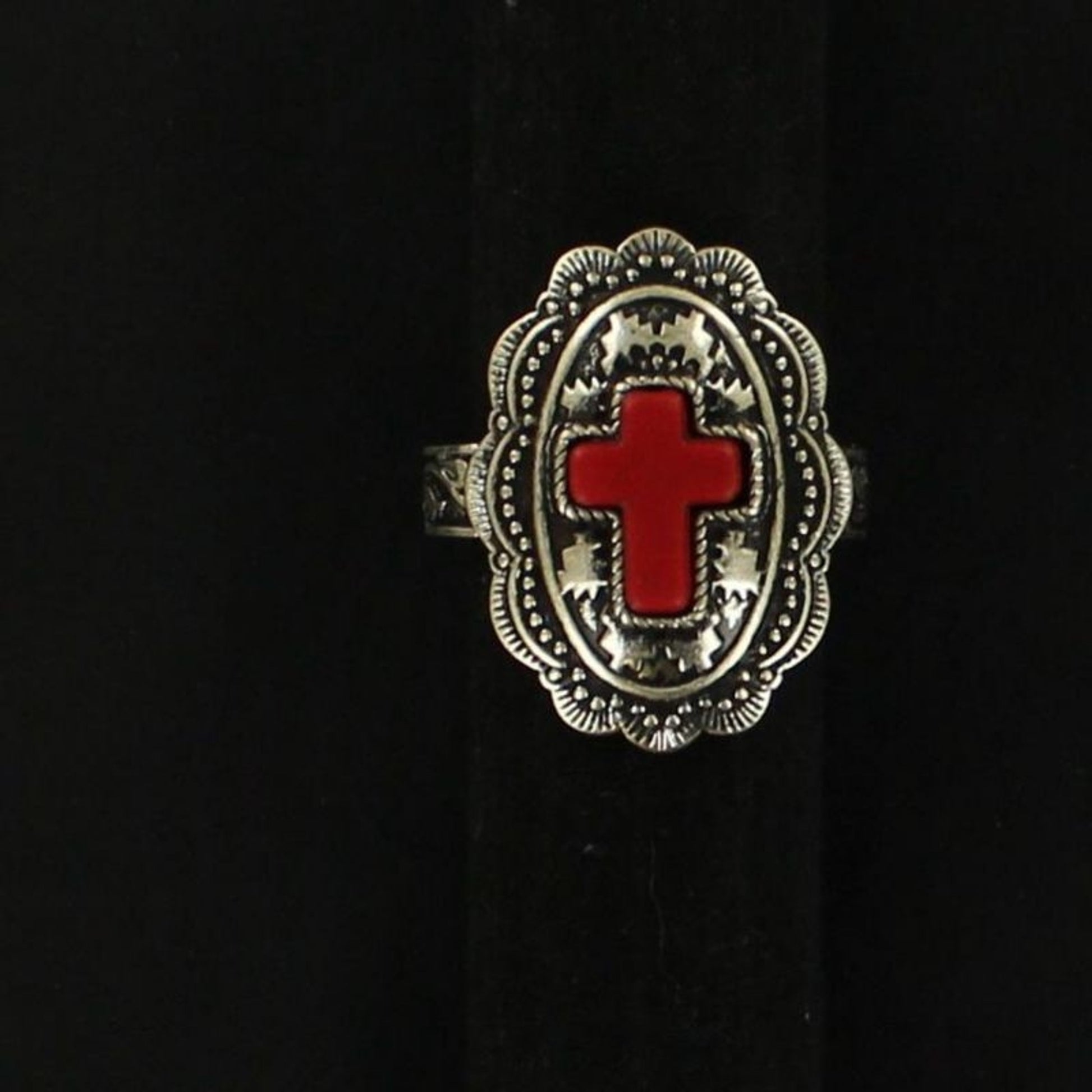 Blazin Roxx Oval Cross RingBk/Wh
