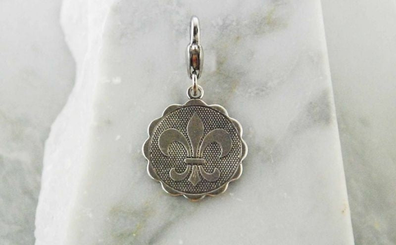 Barbary Scalloped Monogram Disk Silver