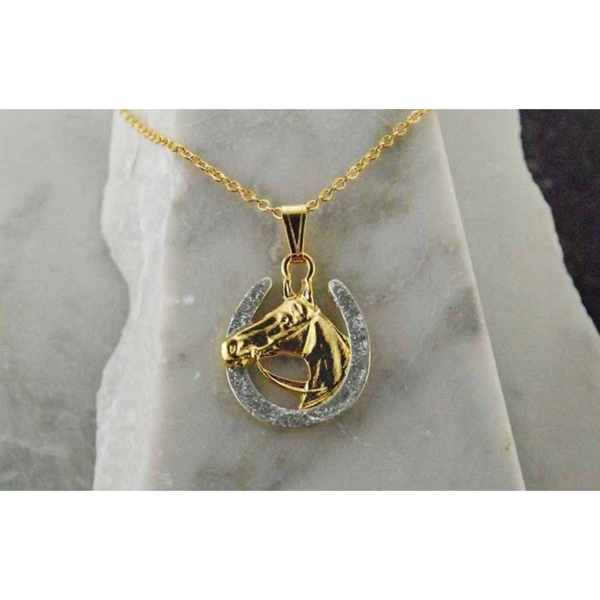 Finishing Touch Horse Head In Horse Shoe Gold
